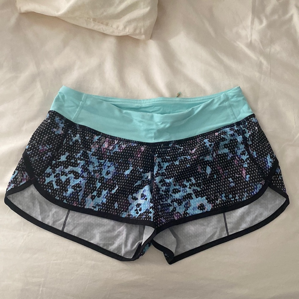 Lululemon Speed Shorts Size 6. 2.5”